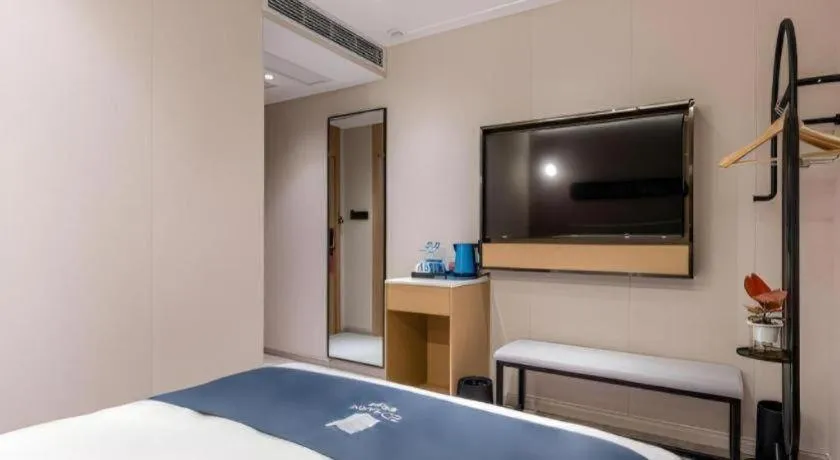 Bed in Echarm Hotel Shanghai North Bund Tilanqiao Metro Station