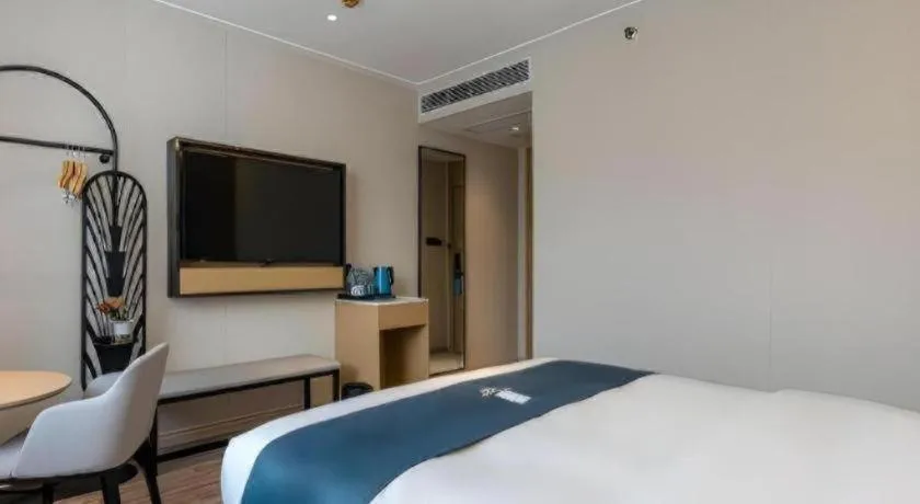 Bed in Echarm Hotel Shanghai North Bund Tilanqiao Metro Station