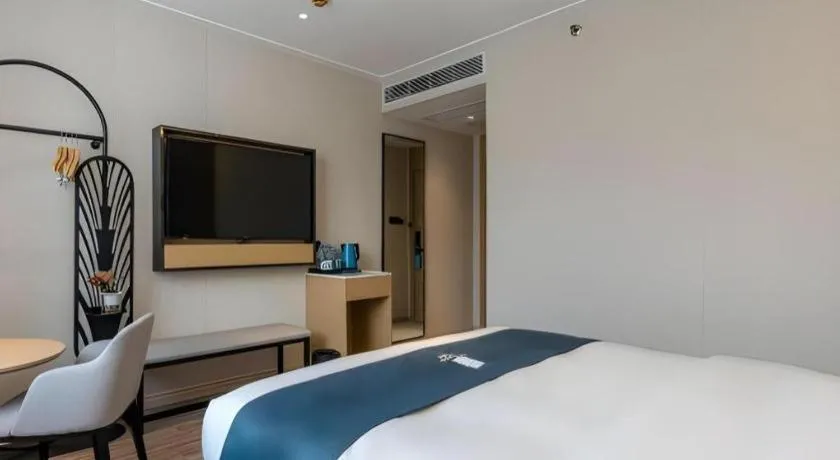 Bed in Echarm Hotel Shanghai North Bund Tilanqiao Metro Station