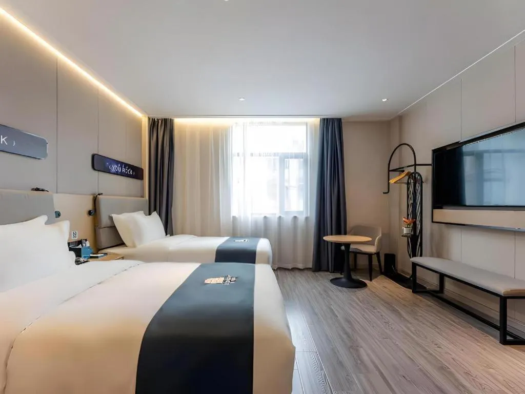 Bed in Echarm Hotel Shanghai North Bund Tilanqiao Metro Station