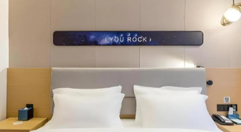 Bed in Echarm Hotel Shanghai North Bund Tilanqiao Metro Station