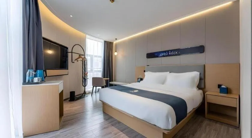 Bed in Echarm Hotel Shanghai North Bund Tilanqiao Metro Station