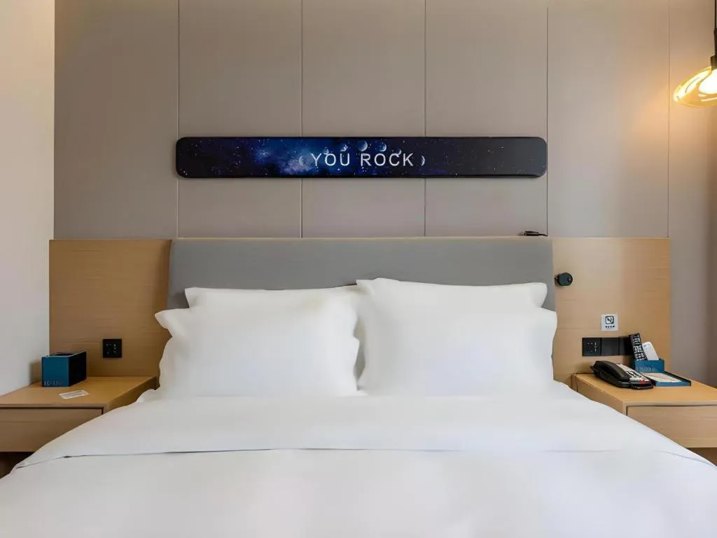 Bed in Echarm Hotel Shanghai North Bund Tilanqiao Metro Station