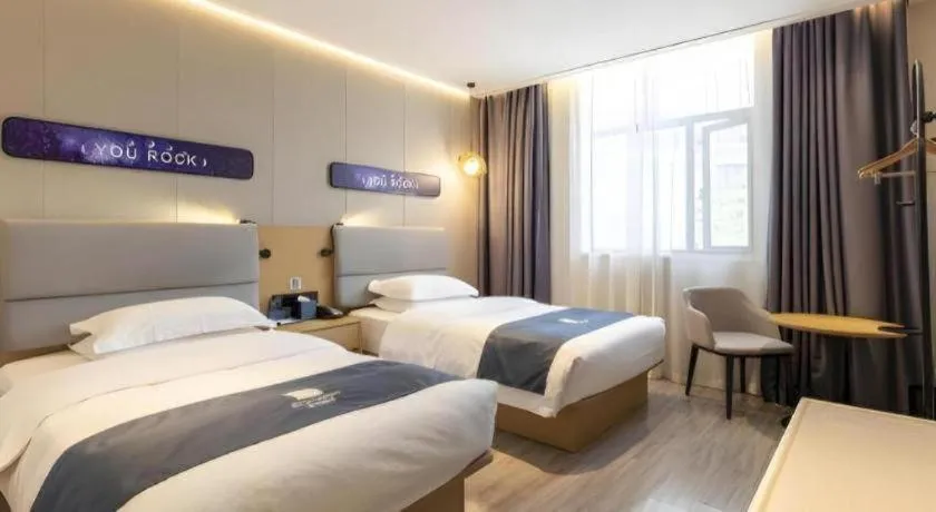 Bed in Echarm Hotel Shanghai North Bund Tilanqiao Metro Station