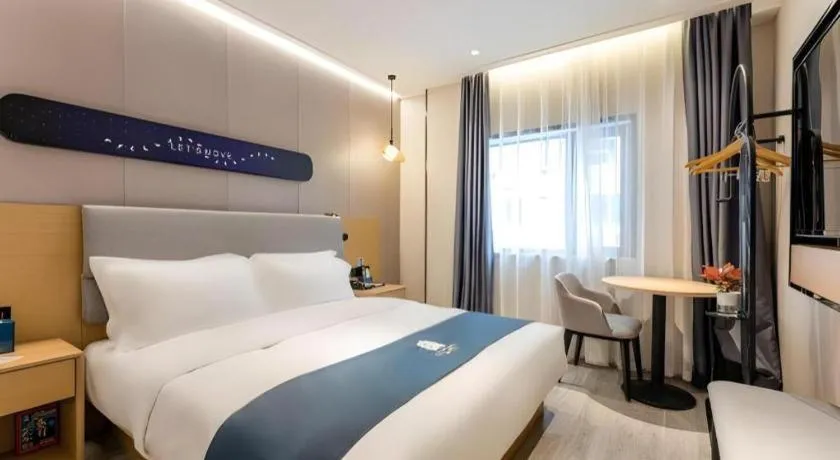 Bed in Echarm Hotel Shanghai North Bund Tilanqiao Metro Station