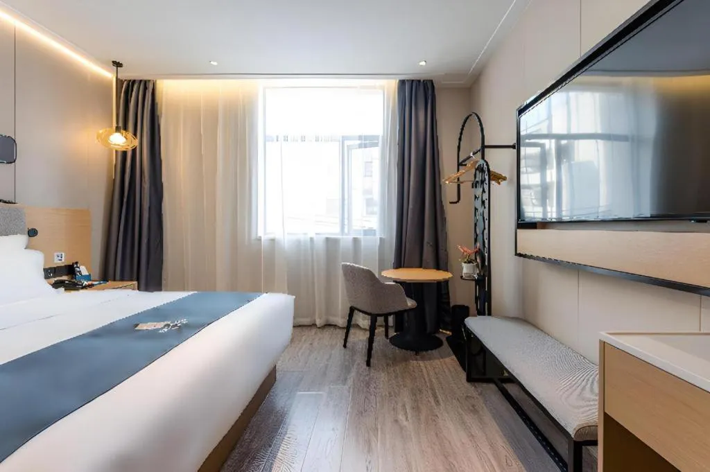 Bed in Echarm Hotel Shanghai North Bund Tilanqiao Metro Station