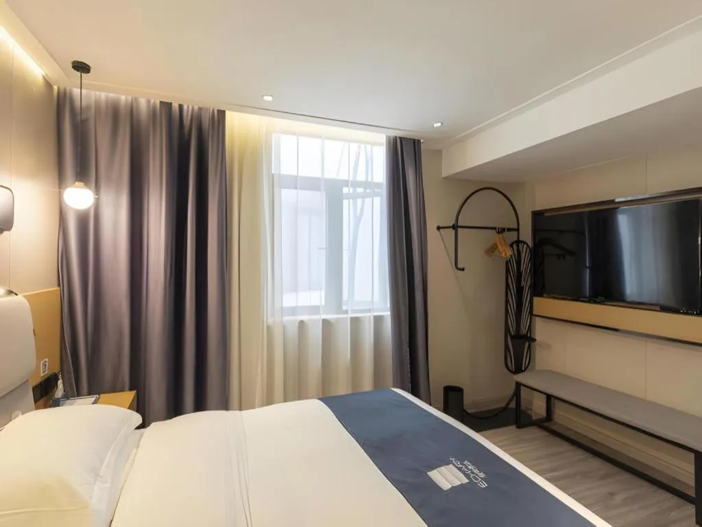 Bed in Echarm Hotel Shanghai North Bund Tilanqiao Metro Station