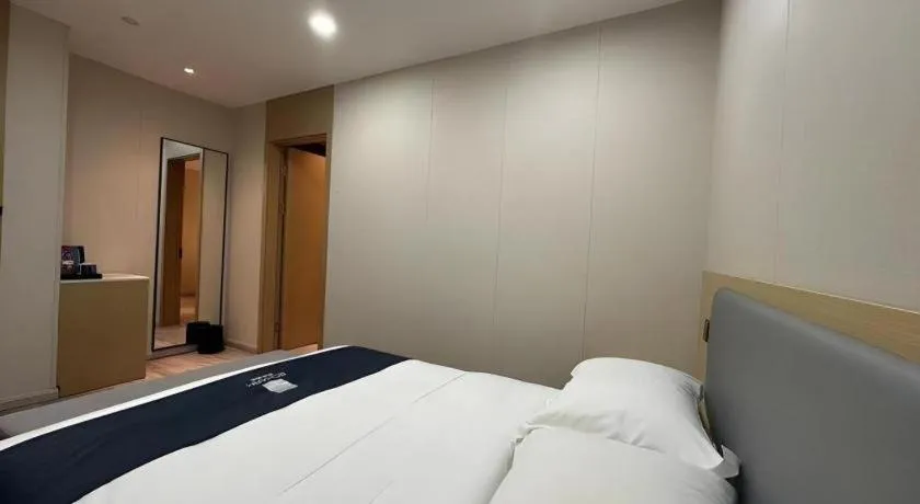 Bed in Echarm Hotel Shanghai North Bund Tilanqiao Metro Station