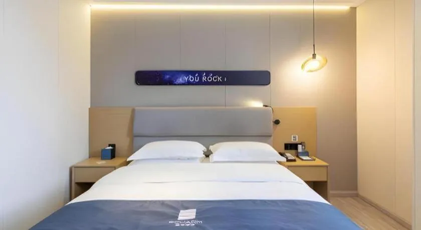Bed in Echarm Hotel Shanghai North Bund Tilanqiao Metro Station