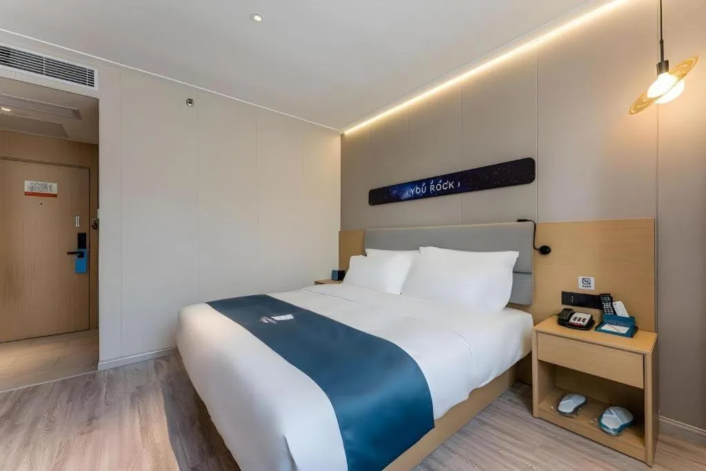 Bed in Echarm Hotel Shanghai North Bund Tilanqiao Metro Station