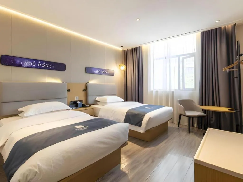 Bed in Echarm Hotel Shanghai North Bund Tilanqiao Metro Station