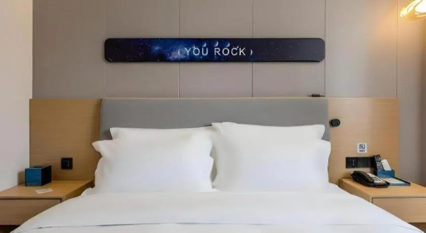 Bed in Echarm Hotel Shanghai North Bund Tilanqiao Metro Station