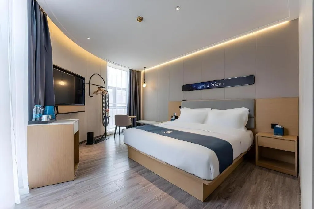 Bed in Echarm Hotel Shanghai North Bund Tilanqiao Metro Station