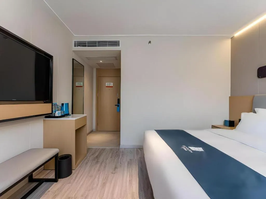 Bed in Echarm Hotel Shanghai North Bund Tilanqiao Metro Station