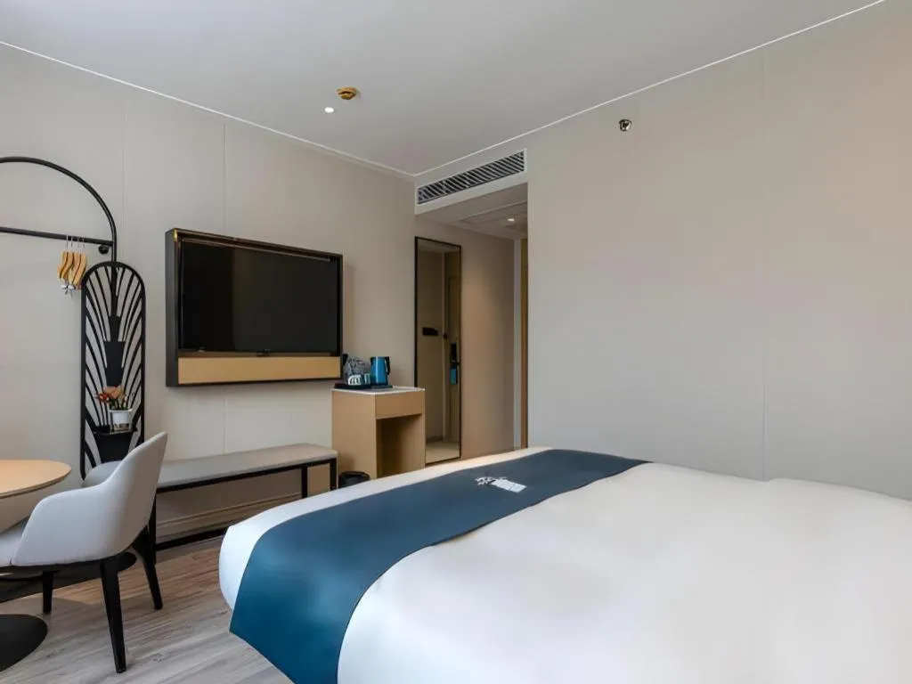 Bed in Echarm Hotel Shanghai North Bund Tilanqiao Metro Station