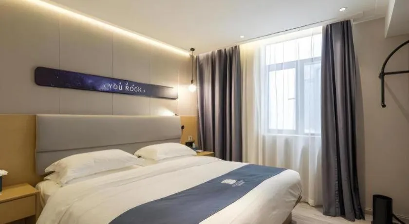 Bed in Echarm Hotel Shanghai North Bund Tilanqiao Metro Station