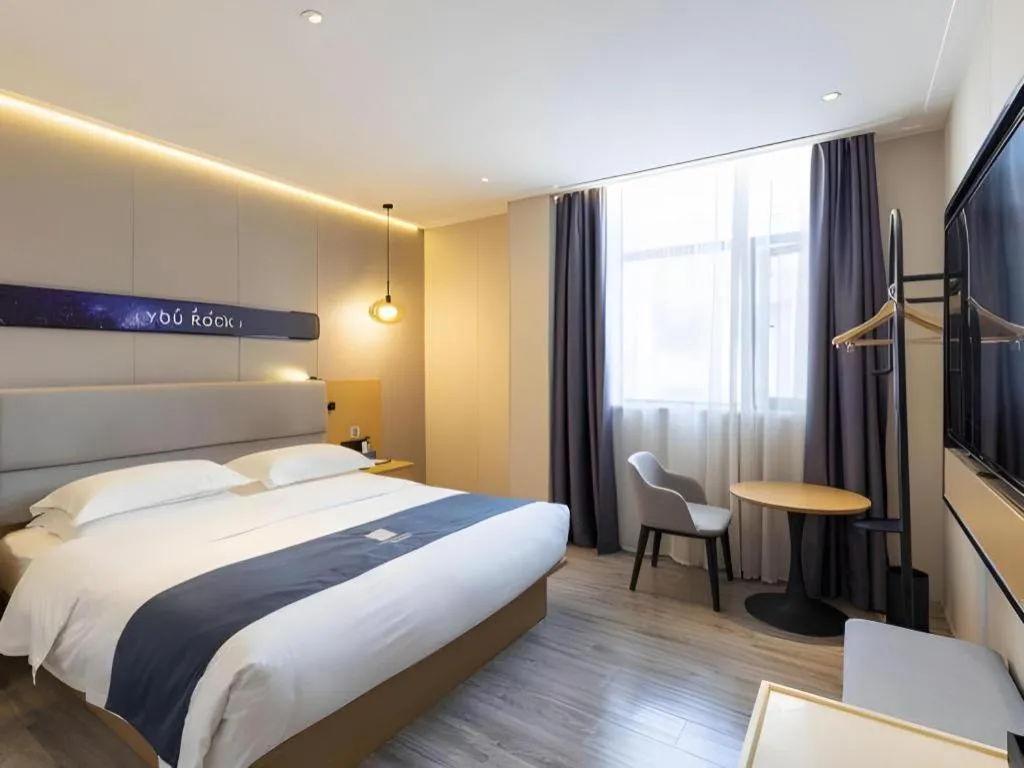 Bed in Echarm Hotel Shanghai North Bund Tilanqiao Metro Station