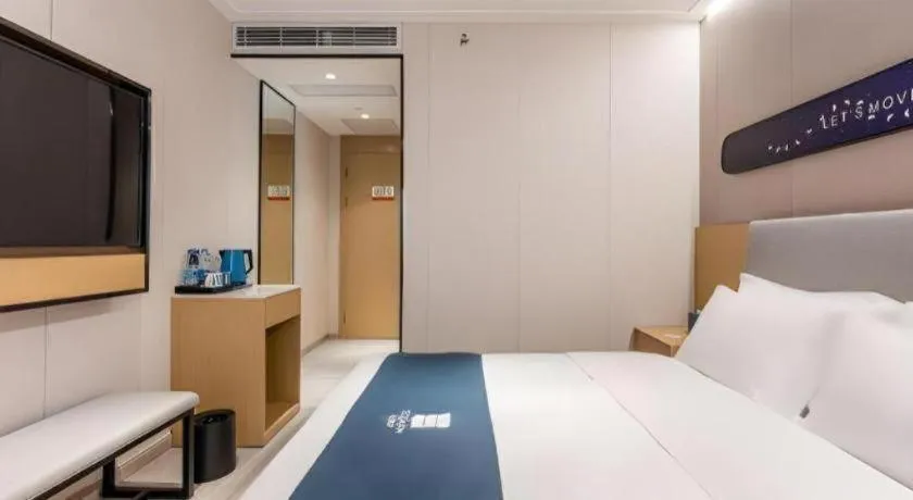 Bed in Echarm Hotel Shanghai North Bund Tilanqiao Metro Station