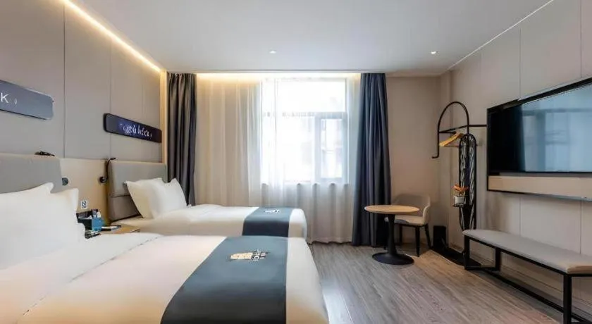 Bed in Echarm Hotel Shanghai North Bund Tilanqiao Metro Station