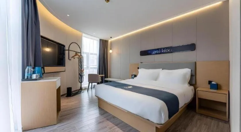 Bed in Echarm Hotel Shanghai North Bund Tilanqiao Metro Station