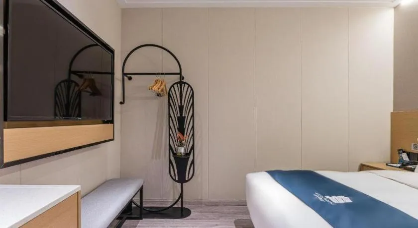 Bed in Echarm Hotel Shanghai North Bund Tilanqiao Metro Station