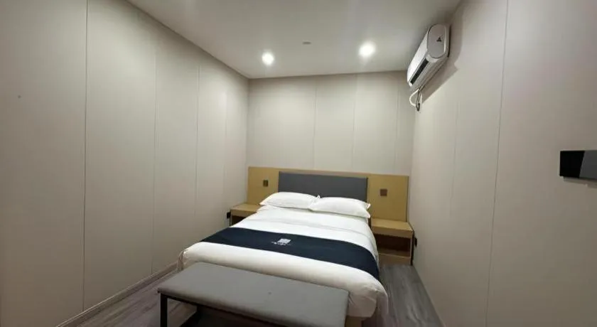 Bed in Echarm Hotel Shanghai North Bund Tilanqiao Metro Station