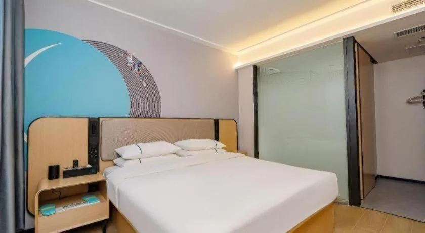 Bed in City Comfort Inn Tianmen Luyu Food Street