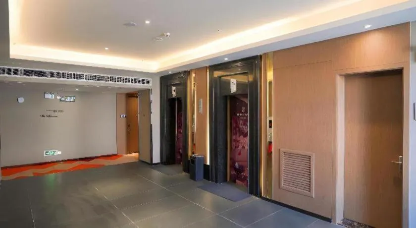 Borrman Hotel Zhonghsan Guzheng Huayi Plaza Light Rail Station