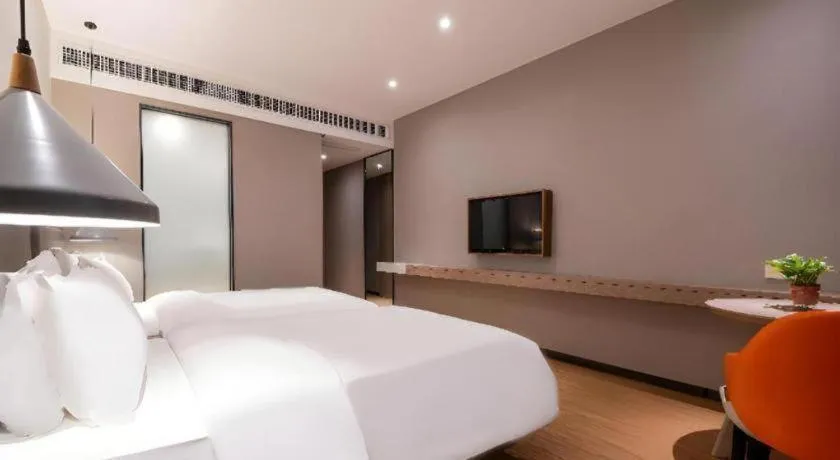 Bed in Borrman Hotel Zhonghsan Guzheng Huayi Plaza Light Rail Station