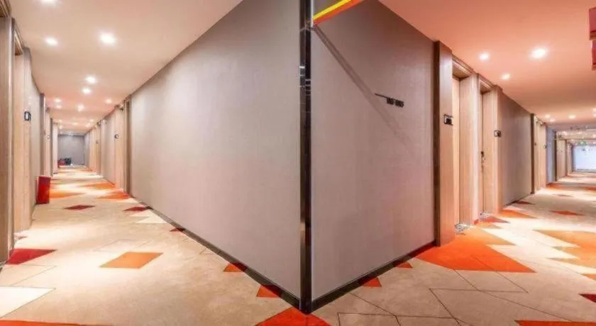 Borrman Hotel Zhonghsan Guzheng Huayi Plaza Light Rail Station