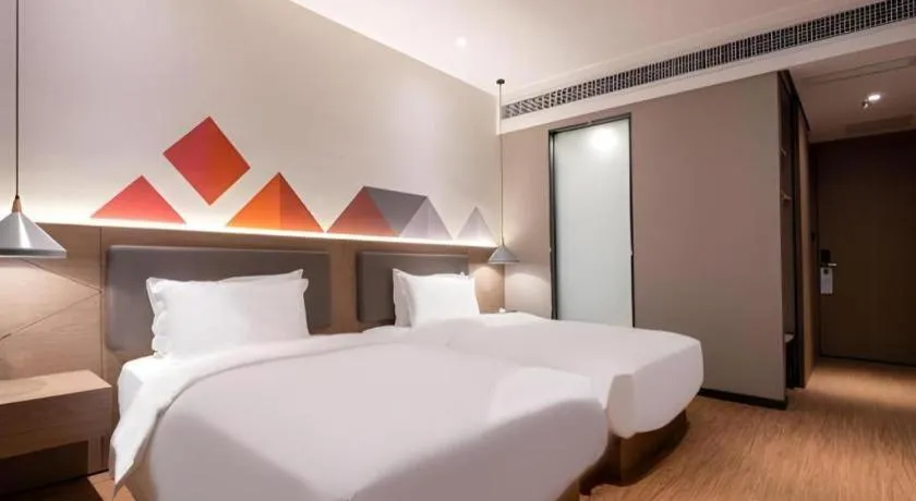 Bed in Borrman Hotel Zhonghsan Guzheng Huayi Plaza Light Rail Station