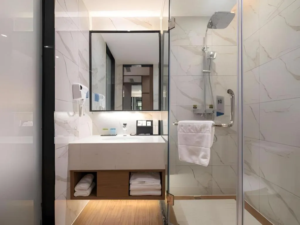 Borrman Hotel Zhonghsan Guzheng Huayi Plaza Light Rail Station