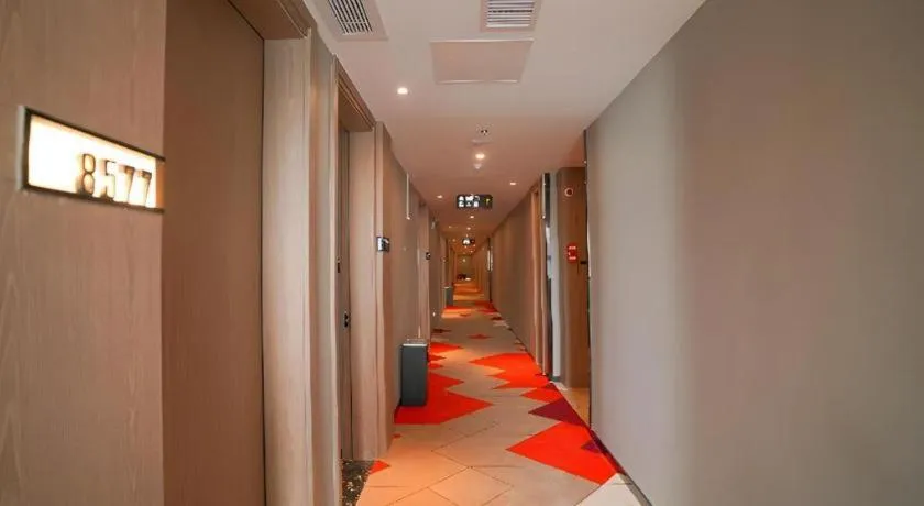 Borrman Hotel Zhonghsan Guzheng Huayi Plaza Light Rail Station