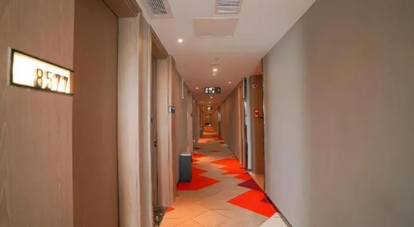 Borrman Hotel Zhonghsan Guzheng Huayi Plaza Light Rail Station