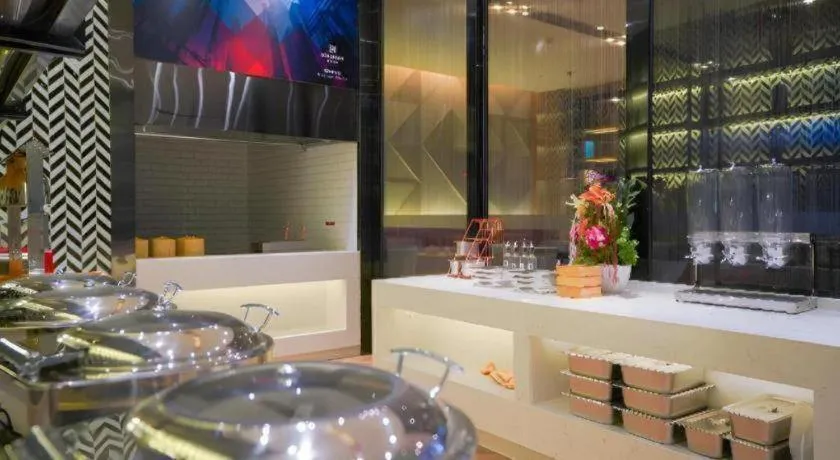 Borrman Hotel Zhonghsan Guzheng Huayi Plaza Light Rail Station