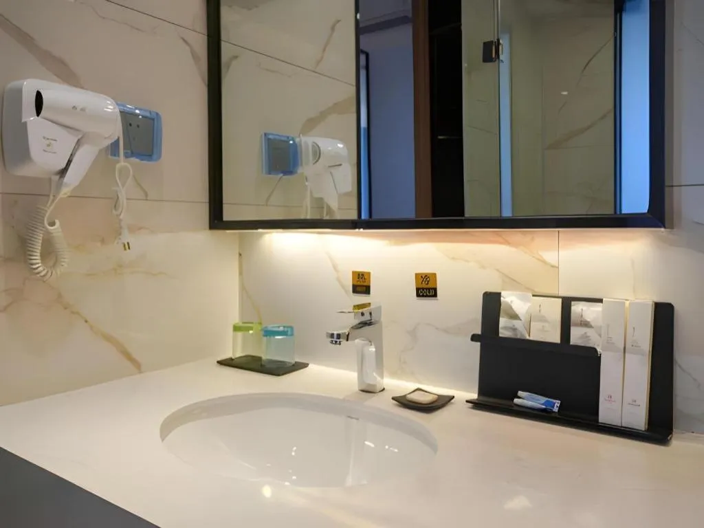 Borrman Hotel Zhonghsan Guzheng Huayi Plaza Light Rail Station