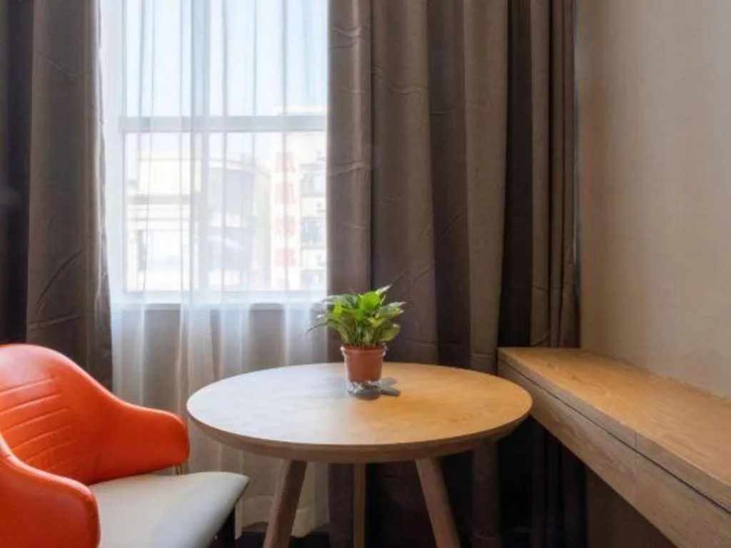 Borrman Hotel Zhonghsan Guzheng Huayi Plaza Light Rail Station