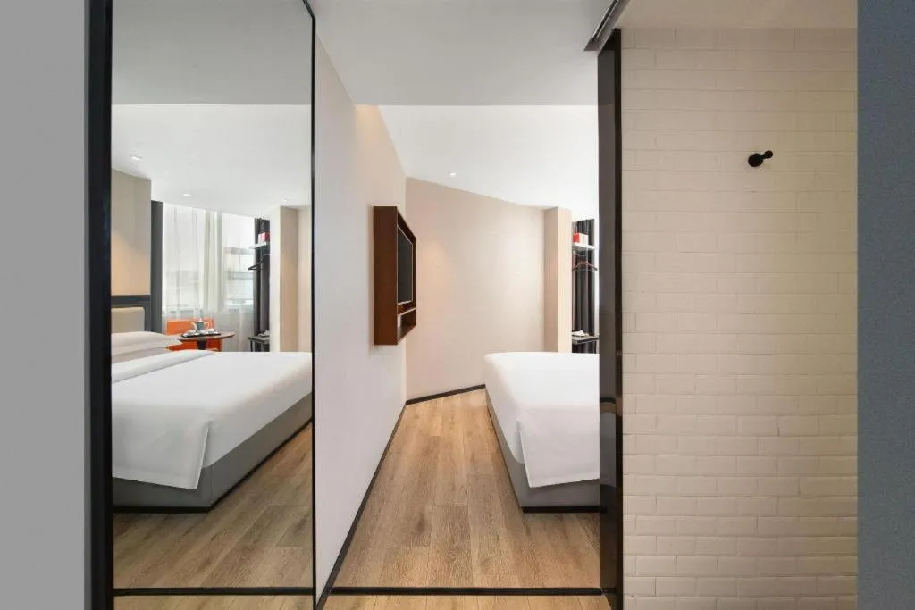 Bed in Premier City Comfort Hotel Wuhan Yellow Crane Shouyi Road Metro Station