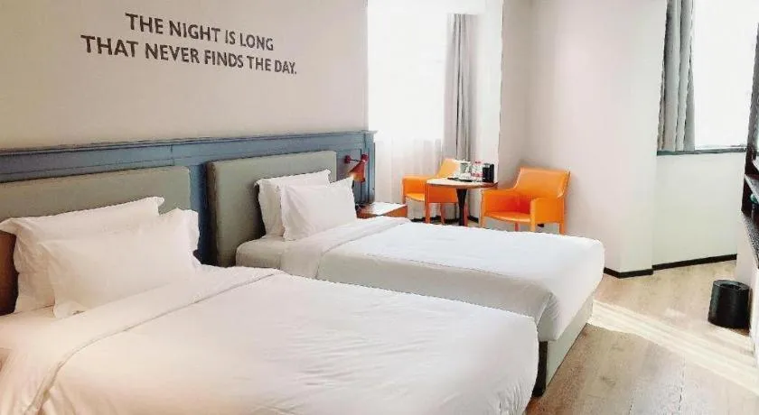 Bed in Premier City Comfort Hotel Wuhan Yellow Crane Shouyi Road Metro Station