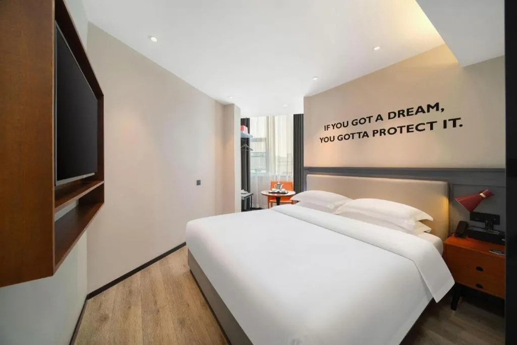 Bed in Premier City Comfort Hotel Wuhan Yellow Crane Shouyi Road Metro Station