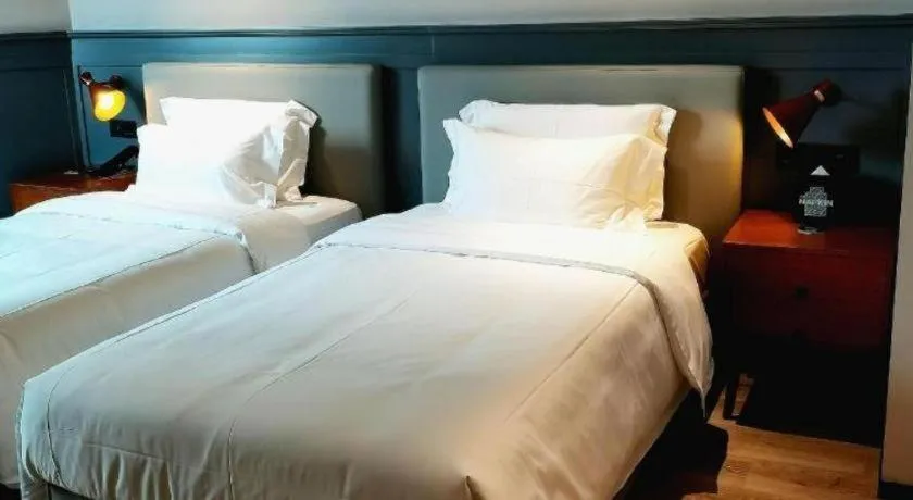 Bed in Premier City Comfort Hotel Wuhan Yellow Crane Shouyi Road Metro Station