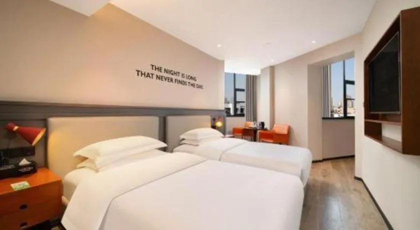 Bed in Premier City Comfort Hotel Wuhan Yellow Crane Shouyi Road Metro Station