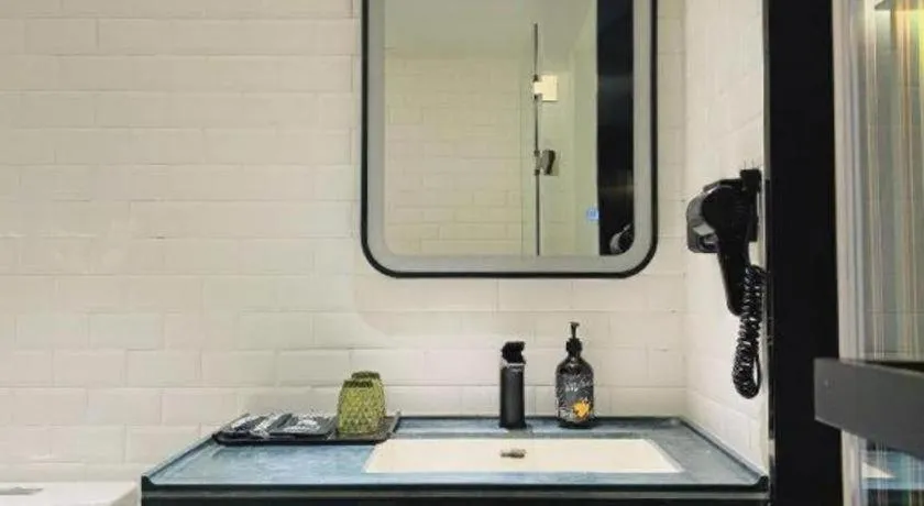 Premier City Comfort Hotel Wuhan Yellow Crane Shouyi Road Metro Station