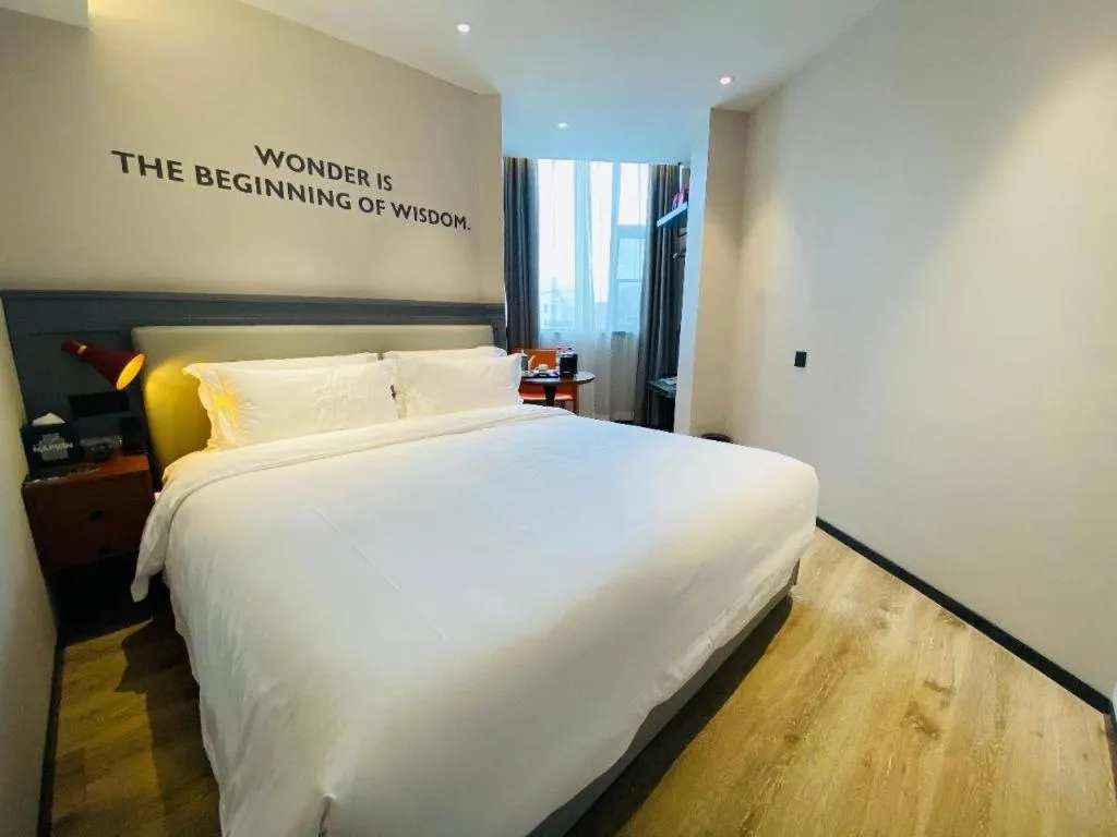 Bed in Premier City Comfort Hotel Wuhan Yellow Crane Shouyi Road Metro Station