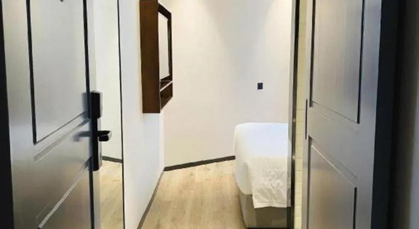 Bed in Premier City Comfort Hotel Wuhan Yellow Crane Shouyi Road Metro Station