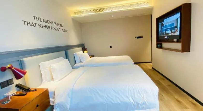 Bed in Premier City Comfort Hotel Wuhan Yellow Crane Shouyi Road Metro Station