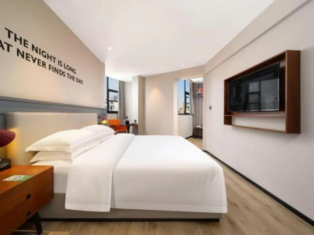 Bed in Premier City Comfort Hotel Wuhan Yellow Crane Shouyi Road Metro Station