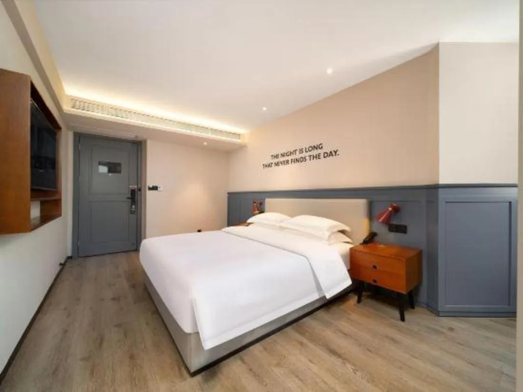 Bed in Premier City Comfort Hotel Wuhan Yellow Crane Shouyi Road Metro Station