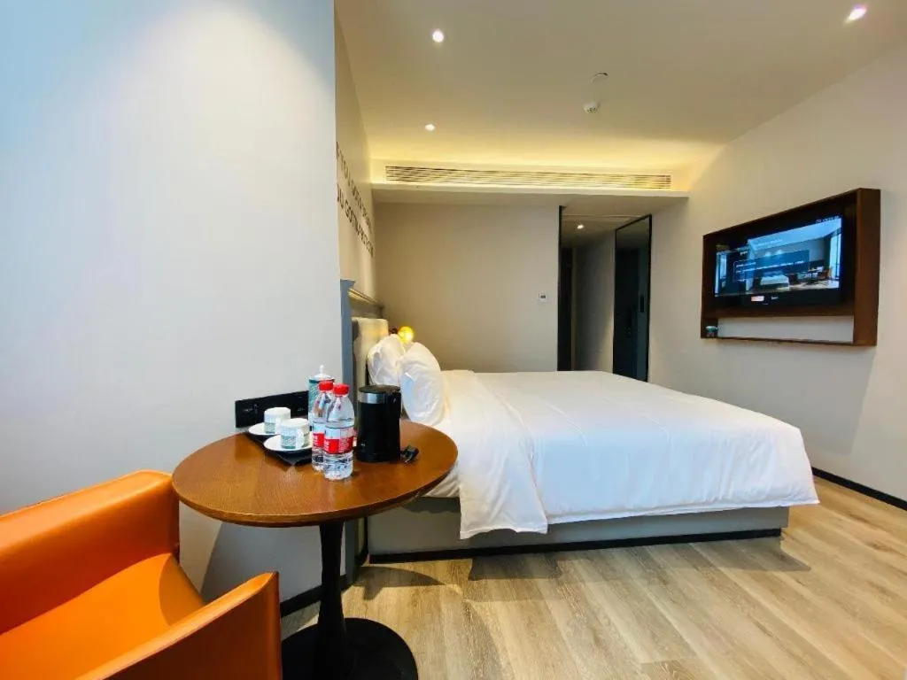 Bed in Premier City Comfort Hotel Wuhan Yellow Crane Shouyi Road Metro Station