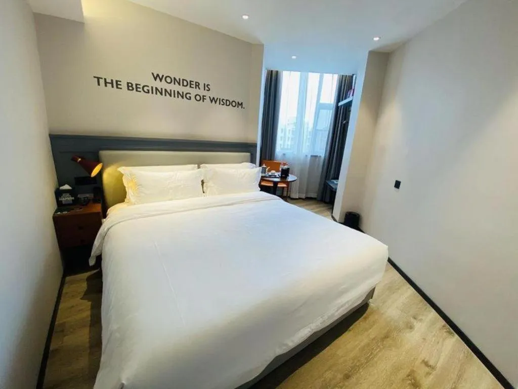 Bed in Premier City Comfort Hotel Wuhan Yellow Crane Shouyi Road Metro Station